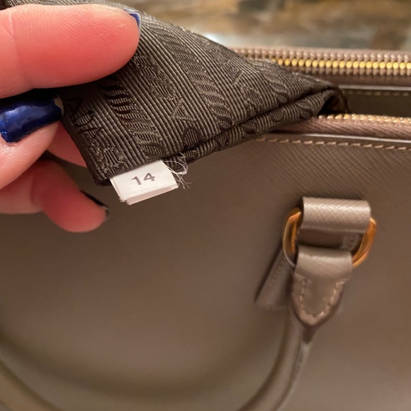 PRADA SAFFIANO LUX DOUBLE ZIP HANDBAG (ARGUILLA) - Picture 15 of 16